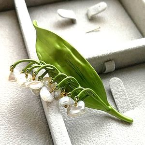 NWT White Bel Pearls and Enamel Brooch